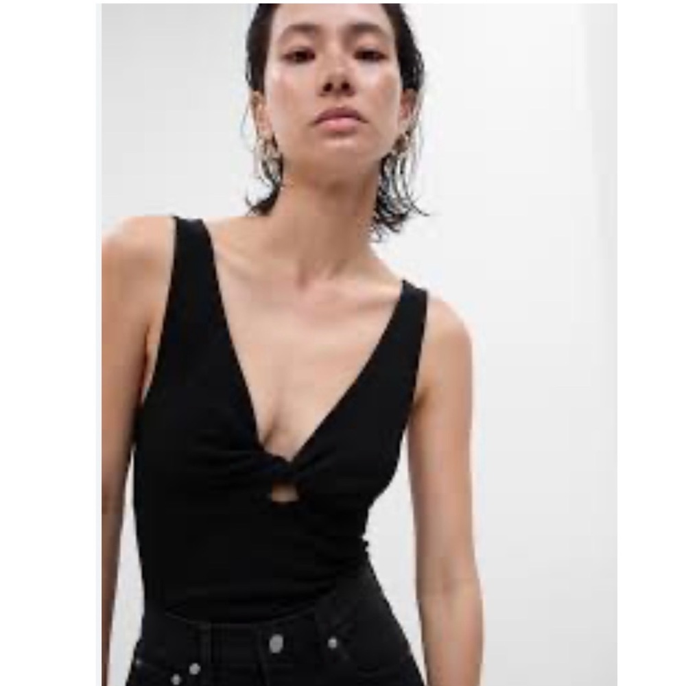Love Charm Women's Black V-Neck Twist- Knot Front Crop Ribbed Tank Top Size S/M